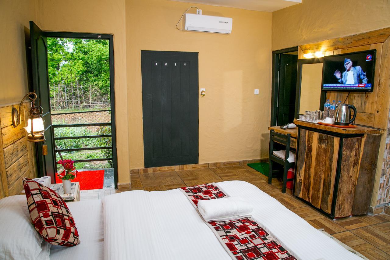Hotel Tourist Residency Покхара Экстерьер фото