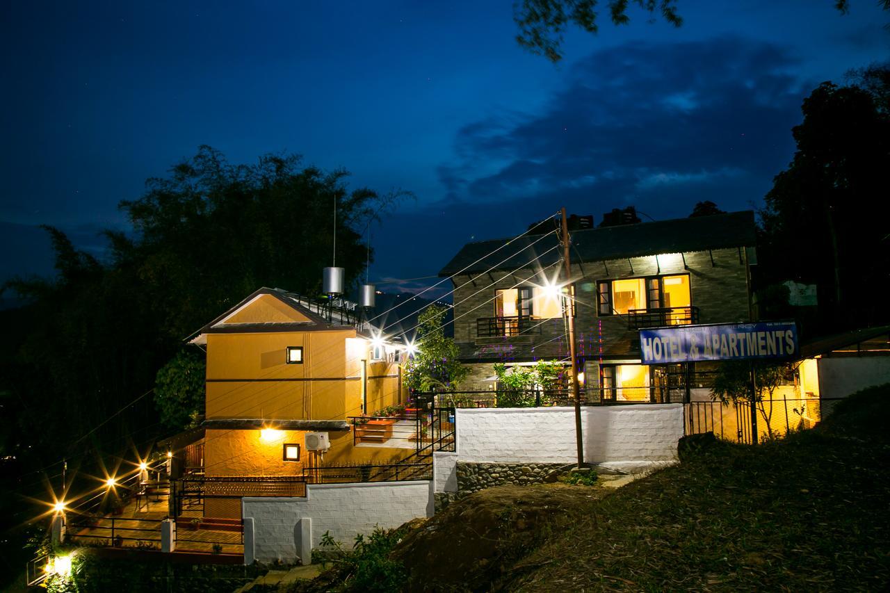 Hotel Tourist Residency Покхара Экстерьер фото