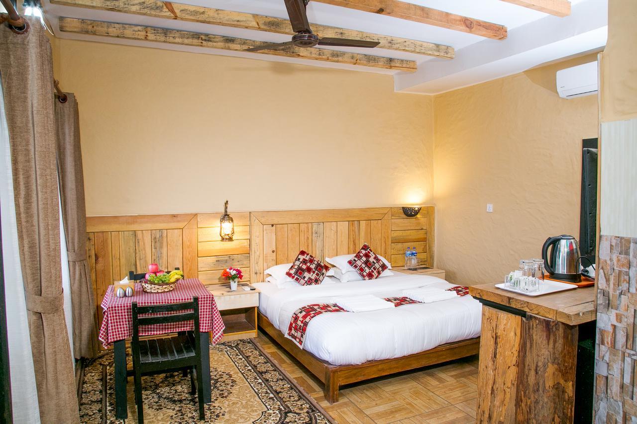 Hotel Tourist Residency Покхара Экстерьер фото