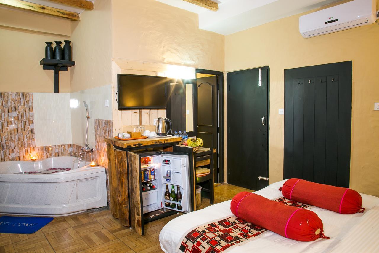 Hotel Tourist Residency Покхара Экстерьер фото
