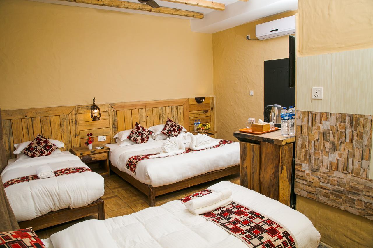 Hotel Tourist Residency Покхара Экстерьер фото