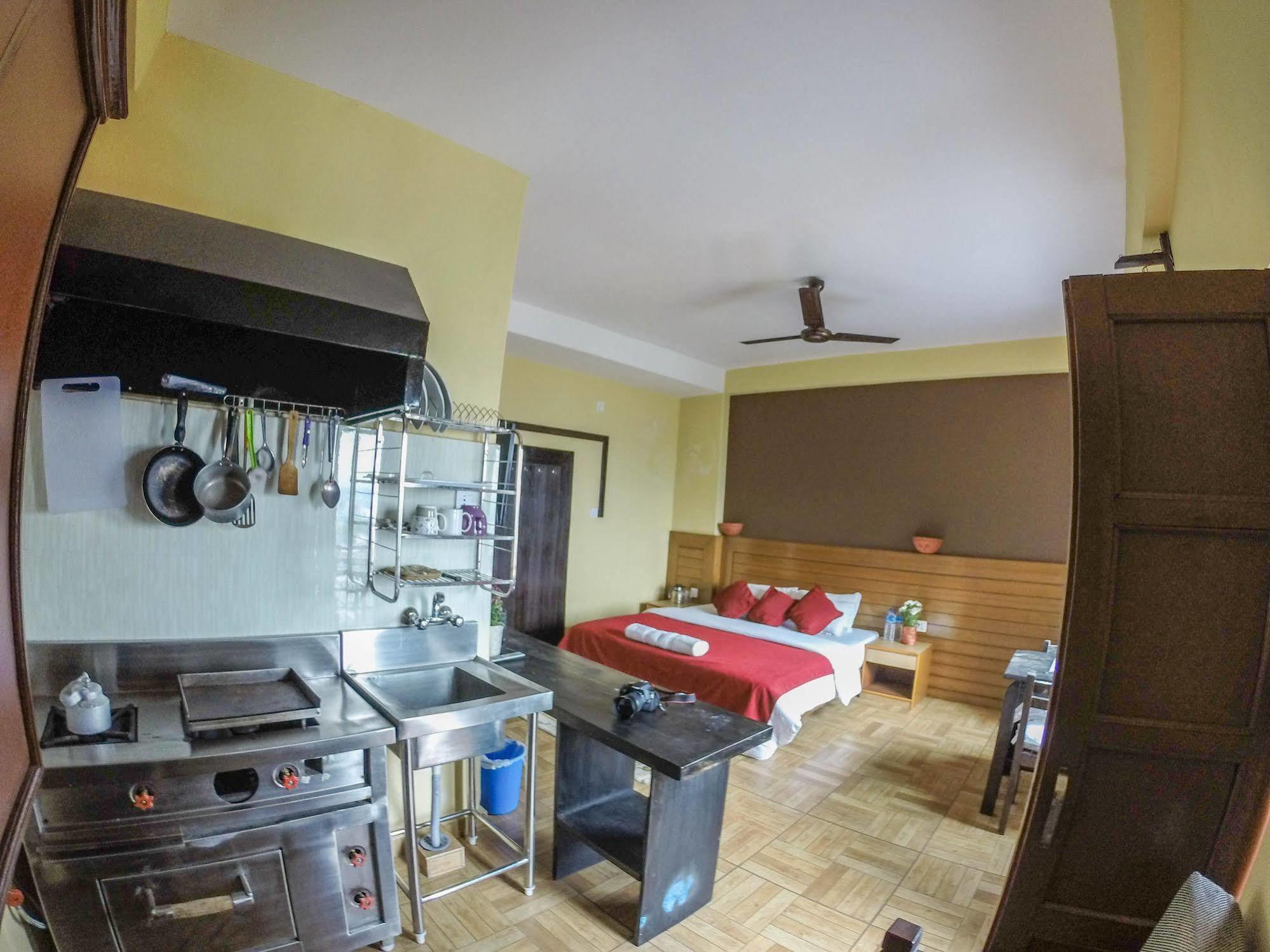 Hotel Tourist Residency Покхара Экстерьер фото