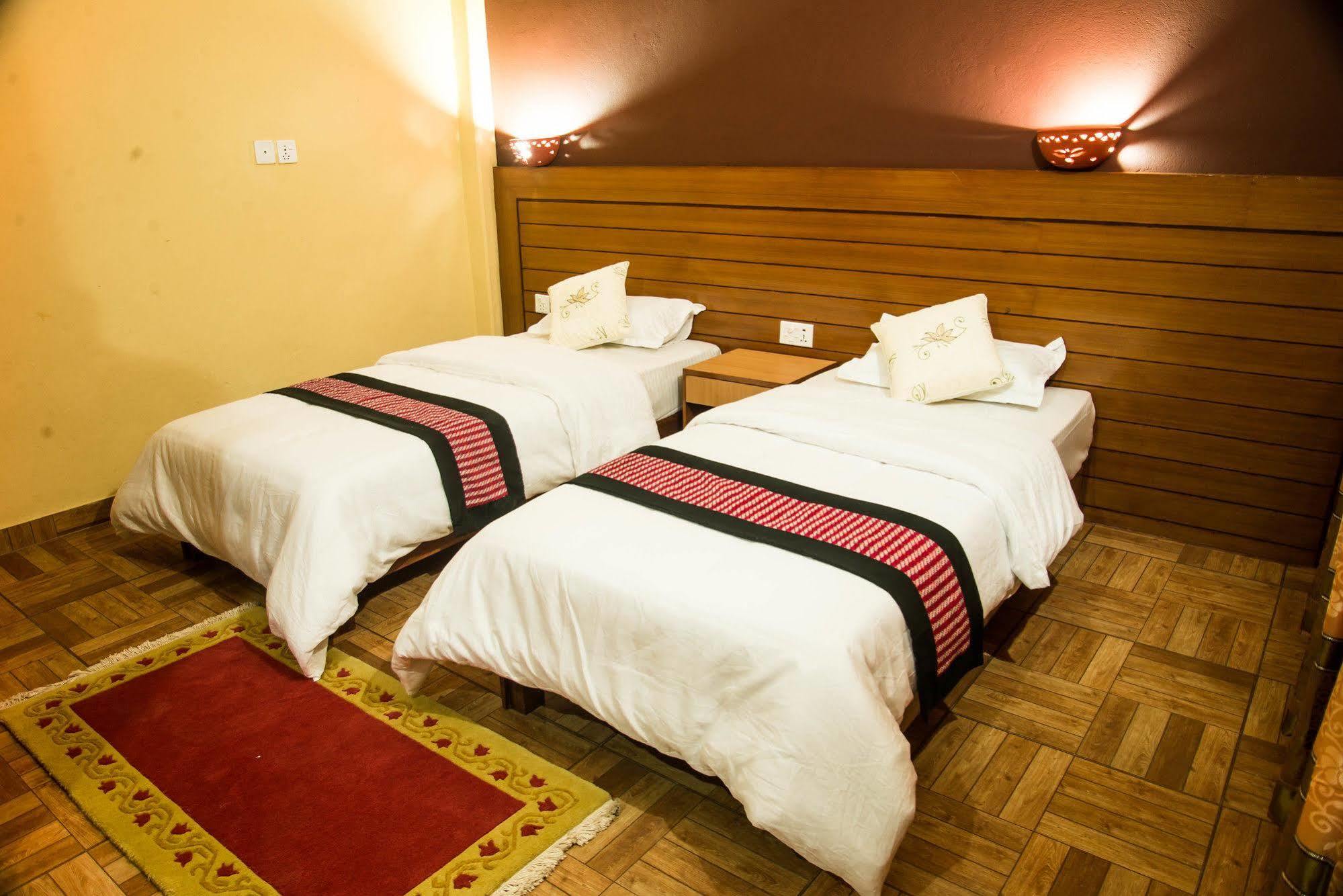 Hotel Tourist Residency Покхара Экстерьер фото